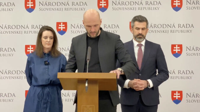 Slovensku podľa PS reálne hrozí prepadnutie eurofondov, upozorňuje na to aj podpredseda Európskej komisie Fitto – VIDEO