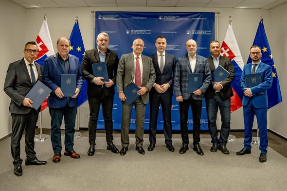 Zamestnávatelia a Úrad podpredsedu vlády podpísali memorandum, cieľom je spoločné hľadanie riešení pre NITC – FOTO