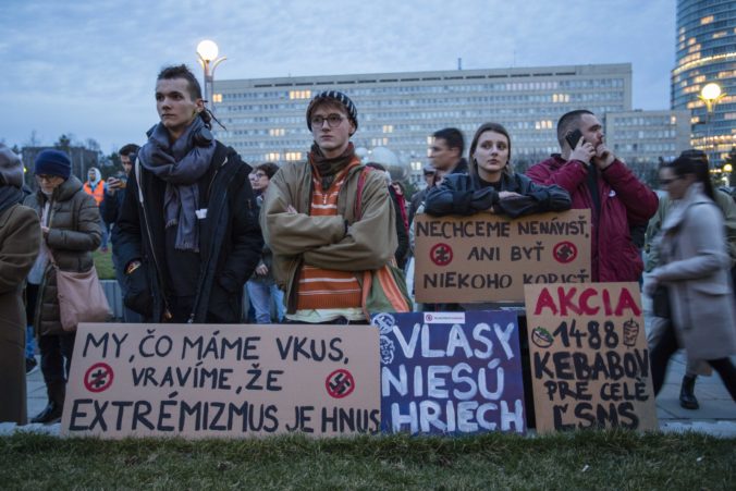 Slováci nesúhlasia so znižovaním trestov za extrémizmus, prekvapivý je postoj voličov hnutia Republika