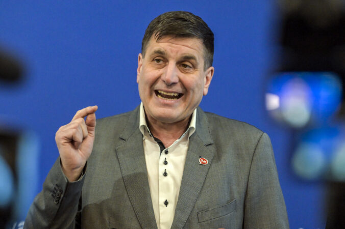 Návšteva amerického ministra vyvolala medzi poslancami spor, Ondruš hovorí o partnerstve namiesto spojenectva