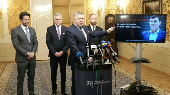 Vláda nechce čakať na rozhodnutie Ústavného súdu, Fico hľadá iné riešenie novely o kajúcnikoch – VIDEO