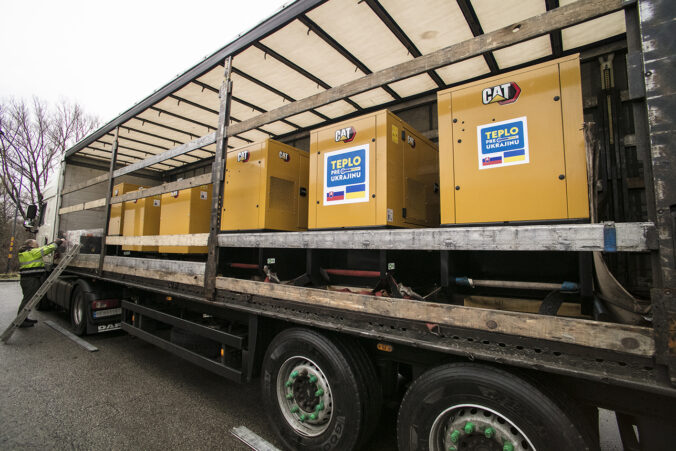 Slováci v iniciatíve „Teplo pre Ukrajinu“ vyzbierali viac ako 1,1 milióna eur na nákup generátorov