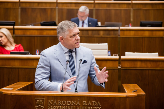 Počas Ficovej vlády narástol počet verbálnych útokov politikov voči sudcom, podľa Via Iuris im dominuje samotný premiér