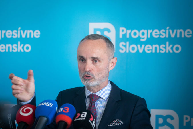 Státisíce na luxusné dvere a milióny na fasádu. Progresívci prišli s ďalšími podozreniami z predraženia Kukurice