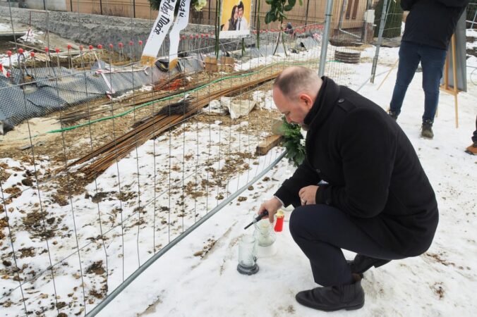 Trnavský župan Viskupič si pripomenul výročie vraždy Kuciaka: Pamätník slobody slova bude naveky symbolizovať obrovskú tragédiu – VIDEO, FOTO
