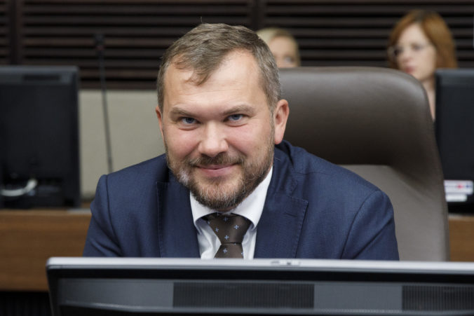 Karas varuje pred útokmi na sudcov, Fico a Kaliňák podľa neho vysielajú nebezpečný signál