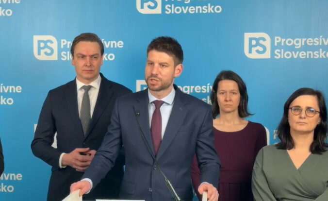 Vláda plánuje obmedziť volebné právo Slovákov žijúcich v zahraničí, upozorňujú progresívci – VIDEO