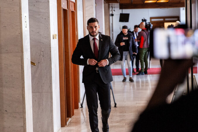 KDH vyzýva Glücka, aby zvolal rokovanie brannobezpečnostného výboru k stavu polície a KÚFS