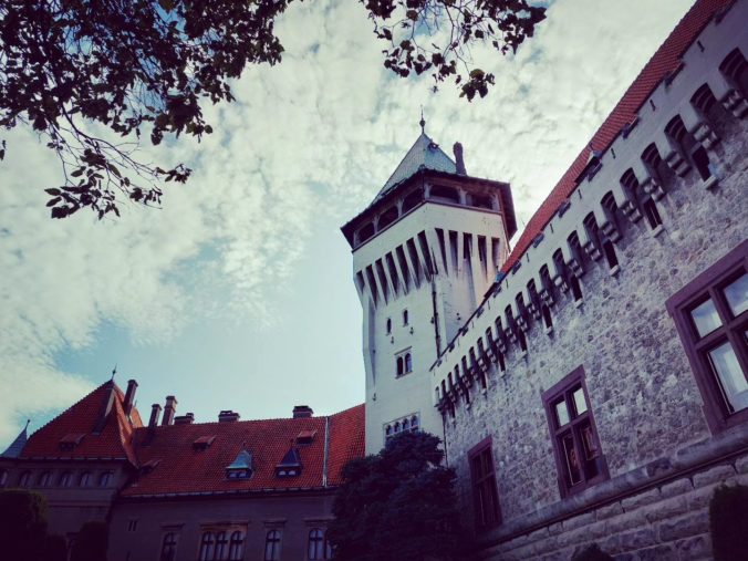 Výjazdové rokovanie vlády na Smolenickom zámku sa zameria na sociálno-ekonomickú situáciu regiónu