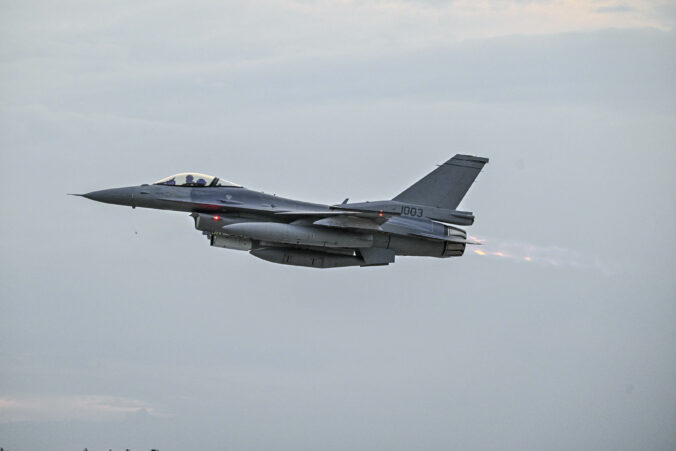 Západné Slovensko čaká výcvik stíhačiek F-16, ozbrojené sily upozorňujú na možný sonický tresk