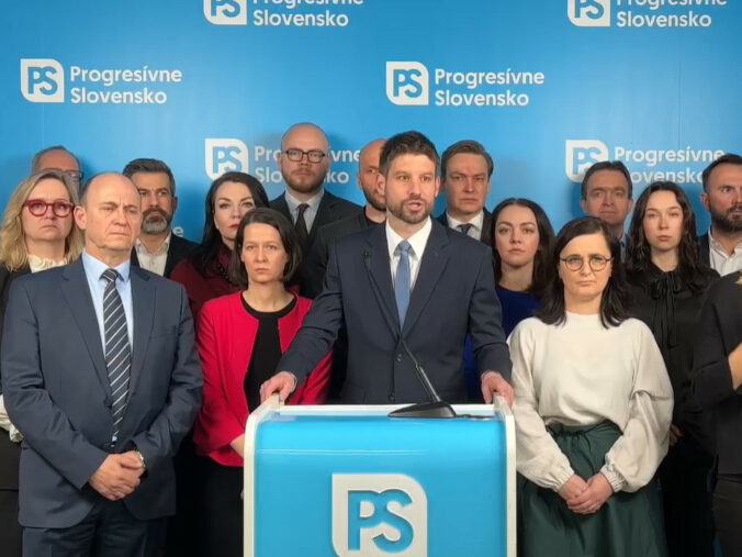 Ficova vláda nakazila Slovensko vírusom, progresívci predstavili „Kladivo na korupciu“ – VIDEO