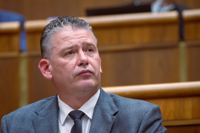 Na policajnom prezídiu má pribudnúť busta Lučanského, exminister Mikulec vyjadril svoje pochybnosti