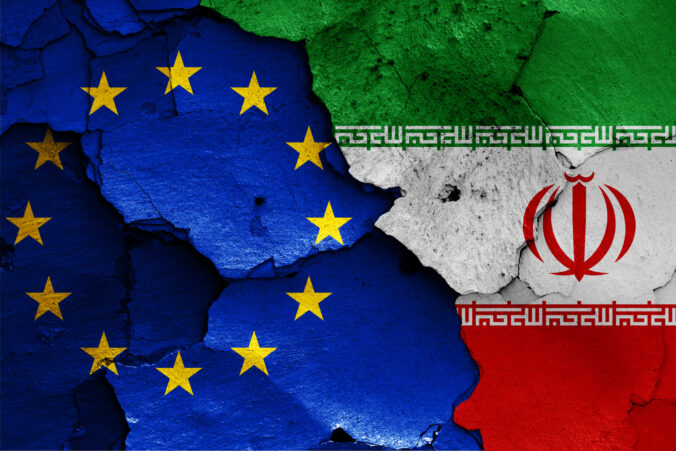 Vývoj situácie v Iráne má rôzne scenáre, politológ hovorí o bezpečnostných aj ekonomických rizikách pre Európu