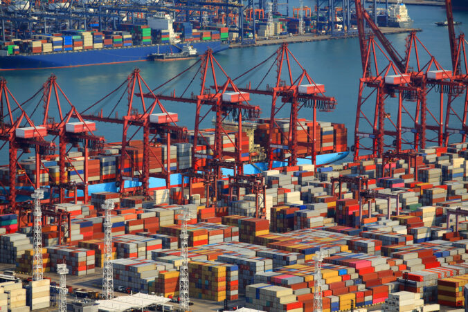 Čínsky export v prvých dvoch mesiacoch tohto roka prudko vzrástol
