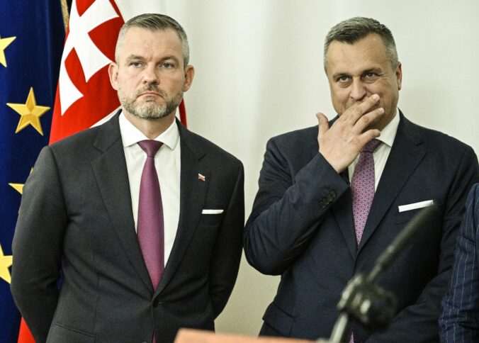 Národniari sa opäť obúvajú do Pellegriniho, vyzvali ho na plnenie si svojich štátnických povinností