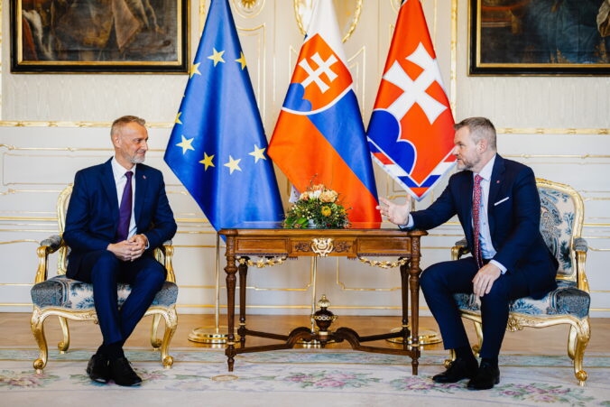 Pellegrini sa stretne s Rašim, riešiť budú stav legislatívneho procesu
