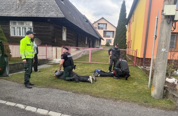 Po výbuchu bankomatu v Demänovskej Doline zadržali tri podozrivé osoby – FOTO