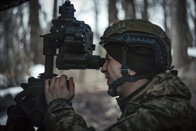 Rusko podniklo nočný útok na okolie Kyjeva, drony a rakety si vyžiadali obete aj zranených