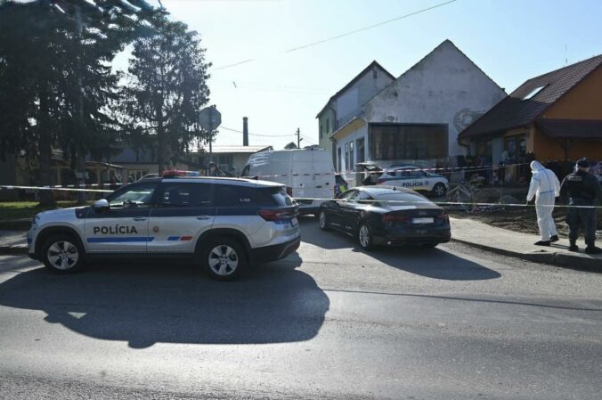 Vražda muža v Ilave má obvinenú, žena mala svojho partnera usmrtiť viacerými bodnými ranami – FOTO