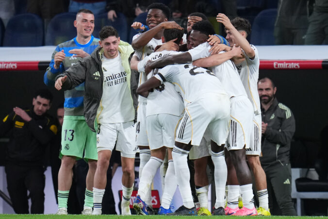 Geniálny gól Ardu Gülera. Hráč Realu Madrid preloboval brankára Elche zo 70 metrov – VIDEO, FOTO