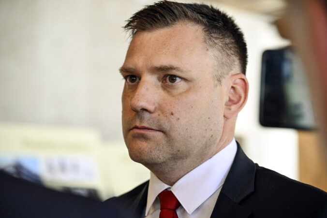 Taraba ohlásil záujem vstúpiť do SNS, ale na sobotný snem nebol pozvaný