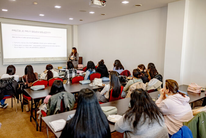 Hodina žene dodáva odvahu vykročiť do života