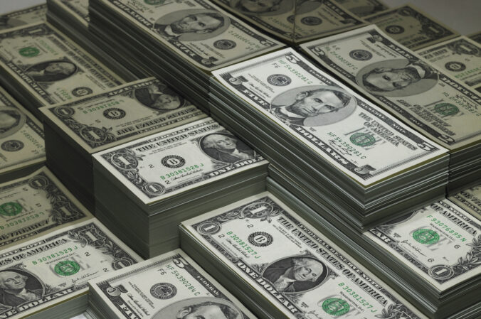 Tajná skrýša pri prechode hranice mužovi nevyšla, colníci mu v palubovke našli takmer pol milióna dolárov