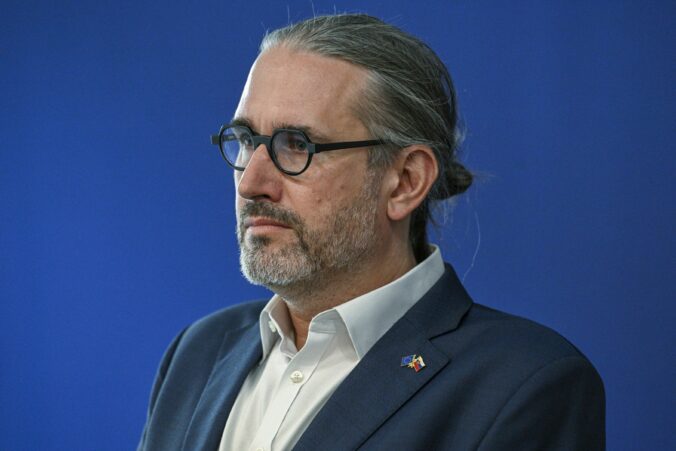 Europoslanec Hojsík sa pýta, či má Šimečka pre kauzu matky rezignovať z pozície syna – VIDEO