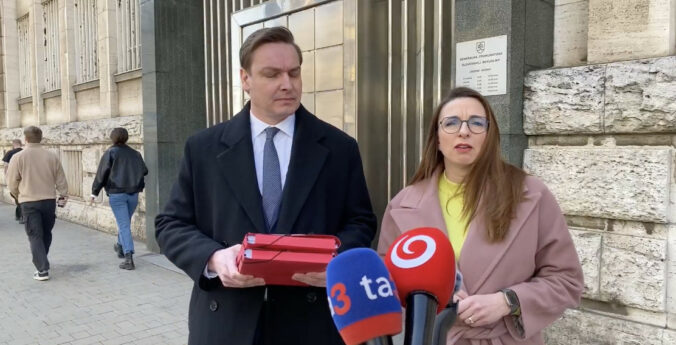 PS podalo trestné oznámenie v súvislosti s prerozdeľovaním dotácii z eurofondovej výzvy – VIDEO