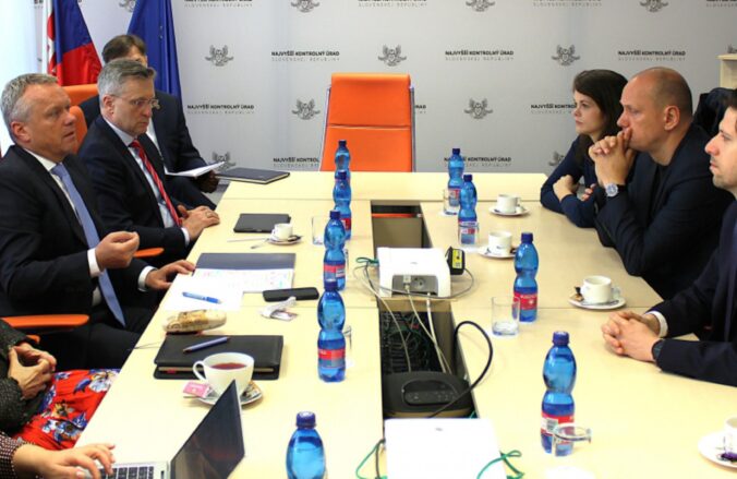 Nezávislé štátne inštitúcie čelia rastúcemu tlaku, predsedovia NKÚ a PMÚ žiadajú od prezidenta podporu pre ich samostatnosť – FOTO