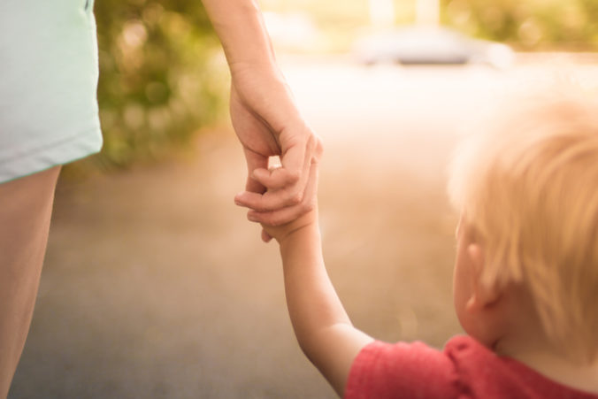 Každá štvrtá rodina na Slovensku je jednorodičovská a takmer polovica čelí riziku chudoby, ukázal výskum SAV