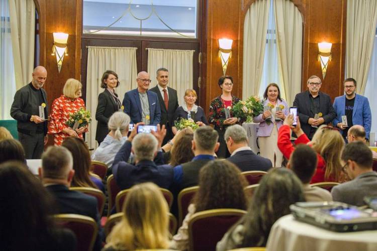 Ocenili najpredávanejších slovenských autorov. Zlaté a Platinové knihy aj Zlaté pero poznajú svojich víťazov