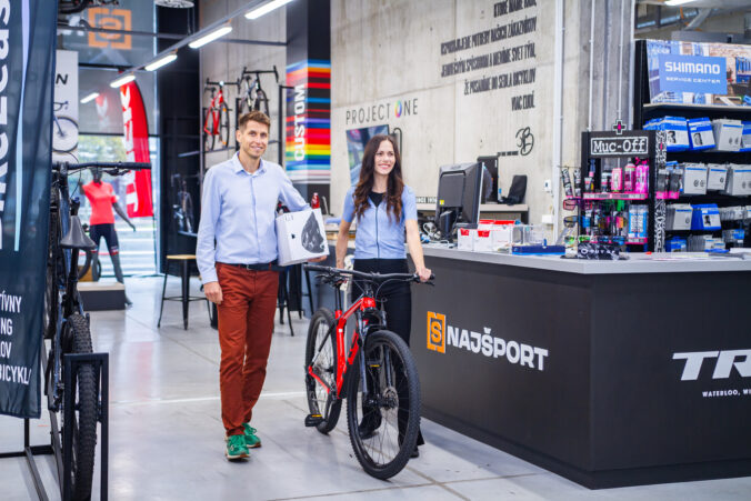 Veľká noc na bicykli: takmer 60 % slovenských rodičov športuje s deťmi na dvoch kolesách