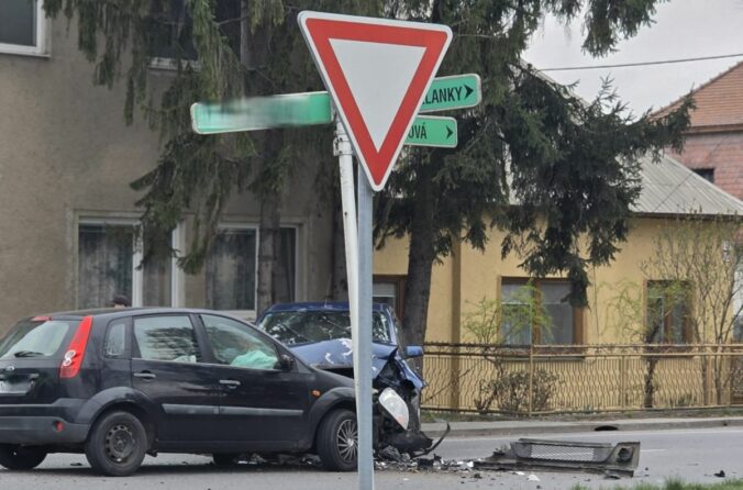 Muž šoféroval napriek zadržanému vodičáku, policajti ho musela naháňať – FOTO