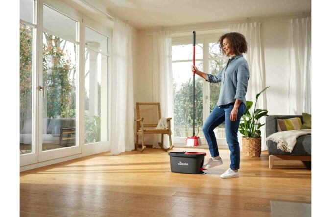 Plavte sa s vlajkovou loďou Vileda na vlne navoňaných podlahových krytín