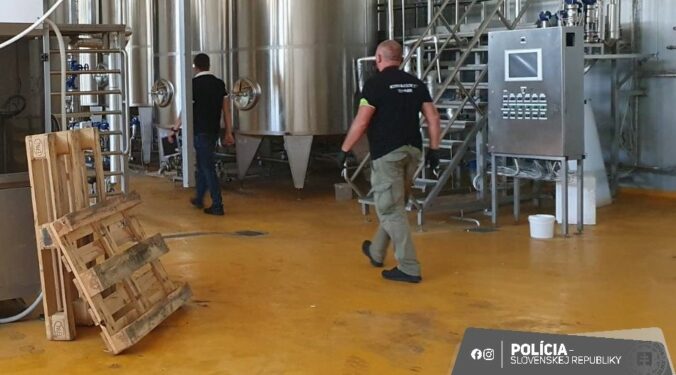 Protikorupčná jednotka obvinila jednu osobu z neoprávneného využitia eurofondov za takmer milión eur – FOTO