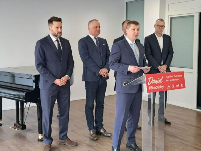 Vallovým kandidátom na starostu Petržalky je Daniel Klimovský, v súčasnom vedení vidí viaceré nedostatky – VIDEO