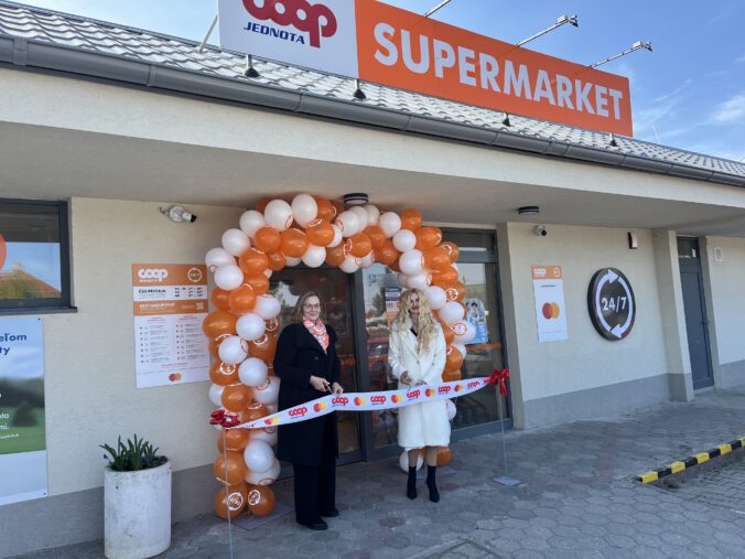 Nonstop nakupovanie mení život v regiónoch. COOP Jednota otvorila 31. predajňu 24/7 v Mostovej