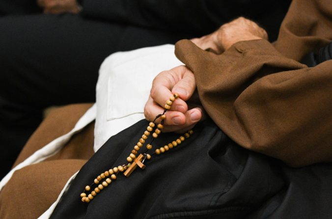 Kresťania oslavujú Veľkonočnú nedeľu, pripomínajú si zmŕtvychvstanie Ježiša Krista