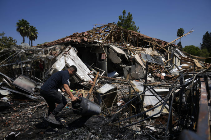 Izrael zasiahol za 24 hodín viac ako 200 cieľov hnutia Hizballáh, medzi cieľmi boli aj odpaľovacie zariadenia