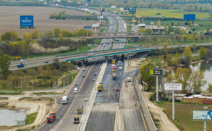 Uzávera D1 pri Bratislave pokračuje aj cez víkend, motoristi si majú nechať časovú rezervu