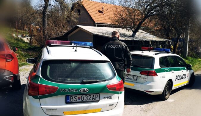 Výbuch v Banskej Štiavnici zranil muža, príčinu preverujú policajti aj experti – FOTO