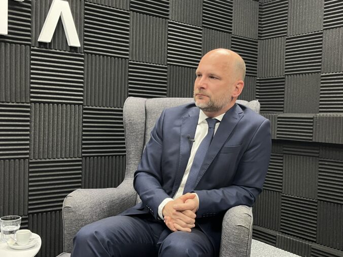 Grendel: Zrušenie voľby poštou má oslabiť opozíciu, nie riešiť manipulácie – VIDEO