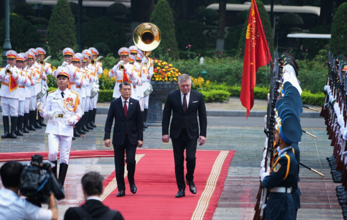 Fico vidí potenciál v spolupráci s Vietnamom, rozvíjať by mohli oblasť energetiky aj zbrojárstva – FOTO