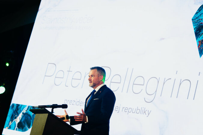 Pellegrini aj biskupi reagujú na Trumpove útoky voči Levovi XIV. Pápeža označili za silný morálny hlas – VIDEO