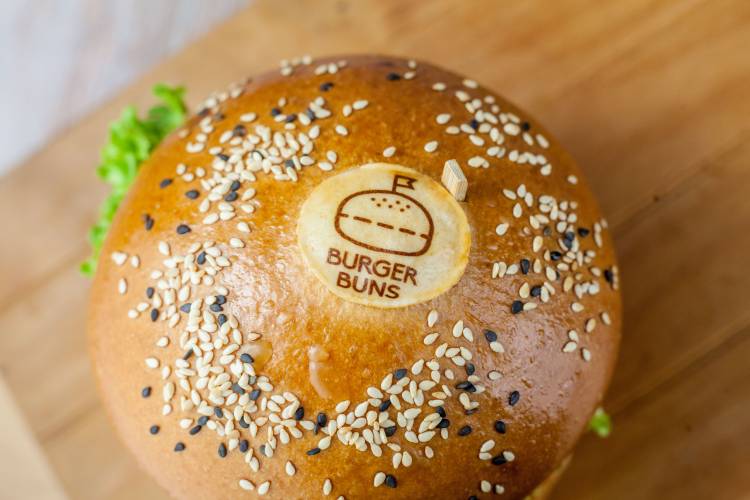 Ako dostať logo reštaurácie priamo na burger: možnosti personalizácie