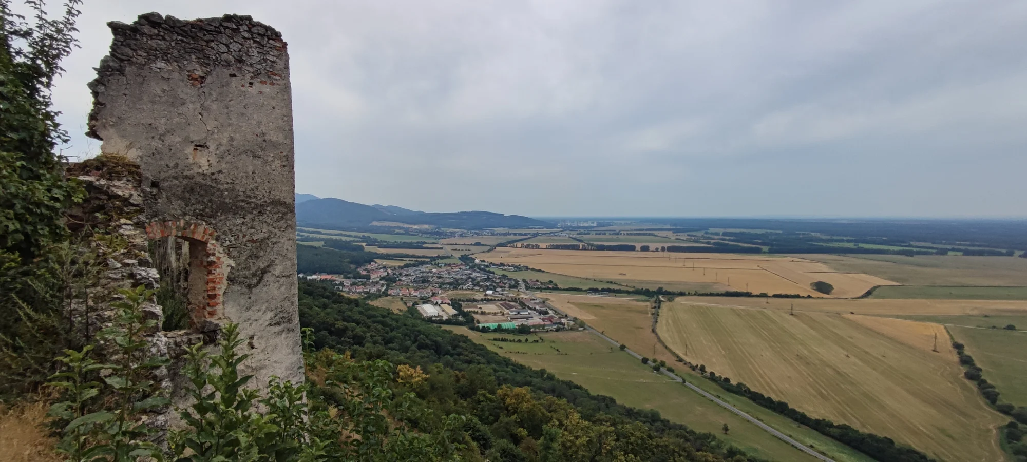 Z Plaveckého Mikuláša na Plavecký hrad